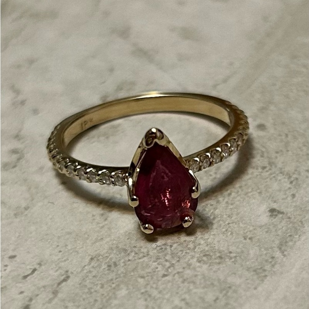 18kt Yellow Gold 1.25 CT Ruby and Diamond Ring